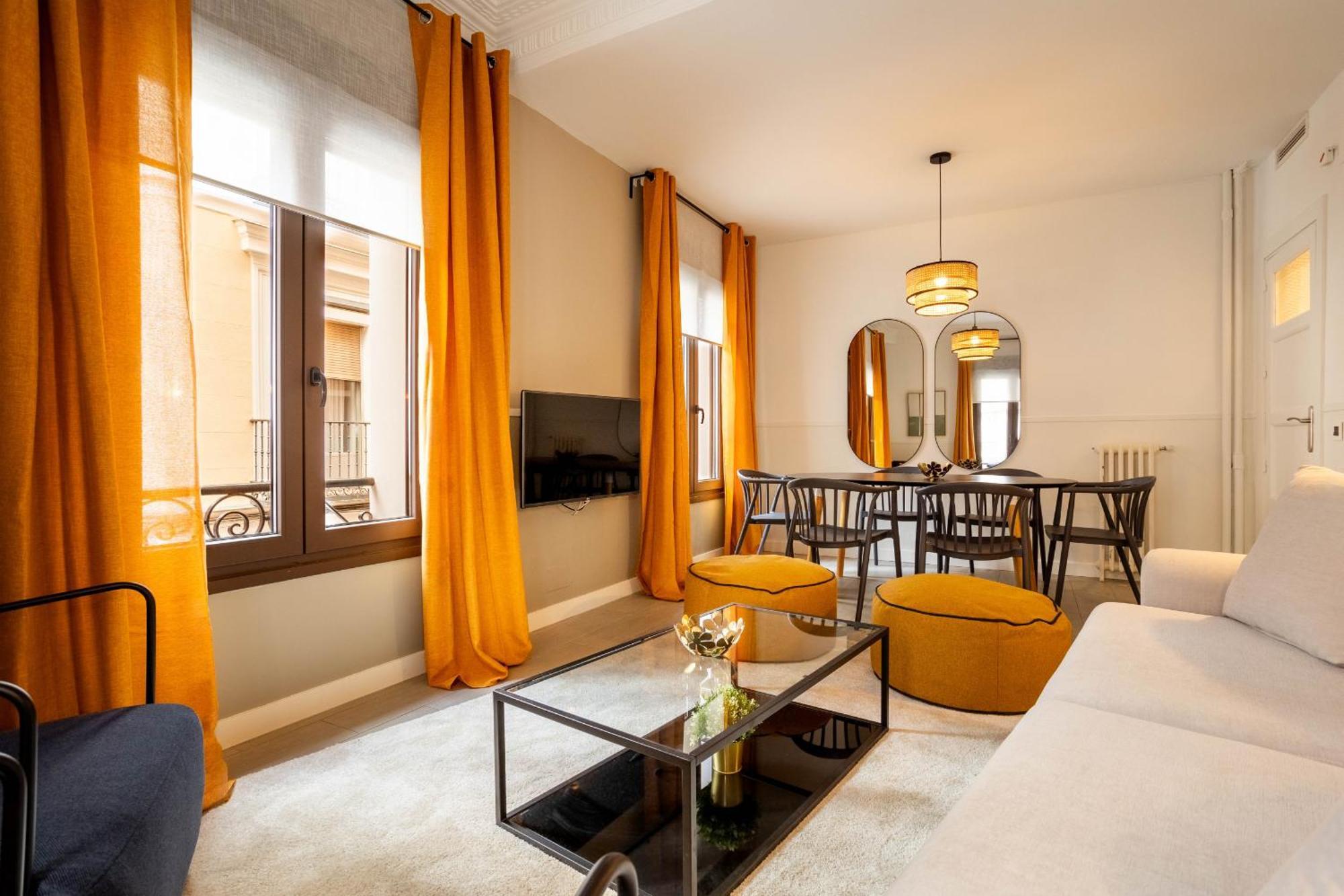 Apolo En Madrid Apartment Bagian luar foto
