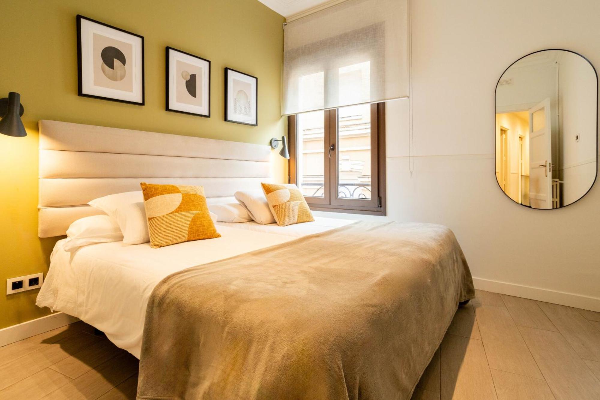 Apolo En Madrid Apartment Bagian luar foto